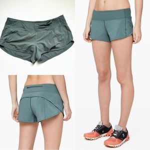 Lululemon Speed Up Low-Rise Lined Short 2.5" in Juniper Green size 8